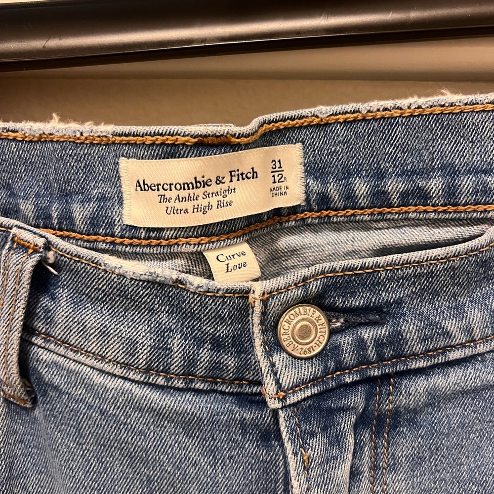Abercrombie & Fitch The Ankle Straight Ultra High Rise 12R W31